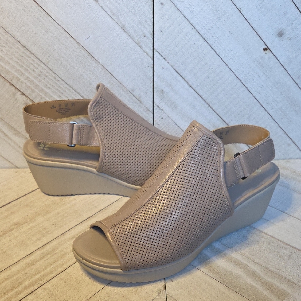 NEW Naturalizer Wedge Velcro Strap Beige Leather Upper 9.5